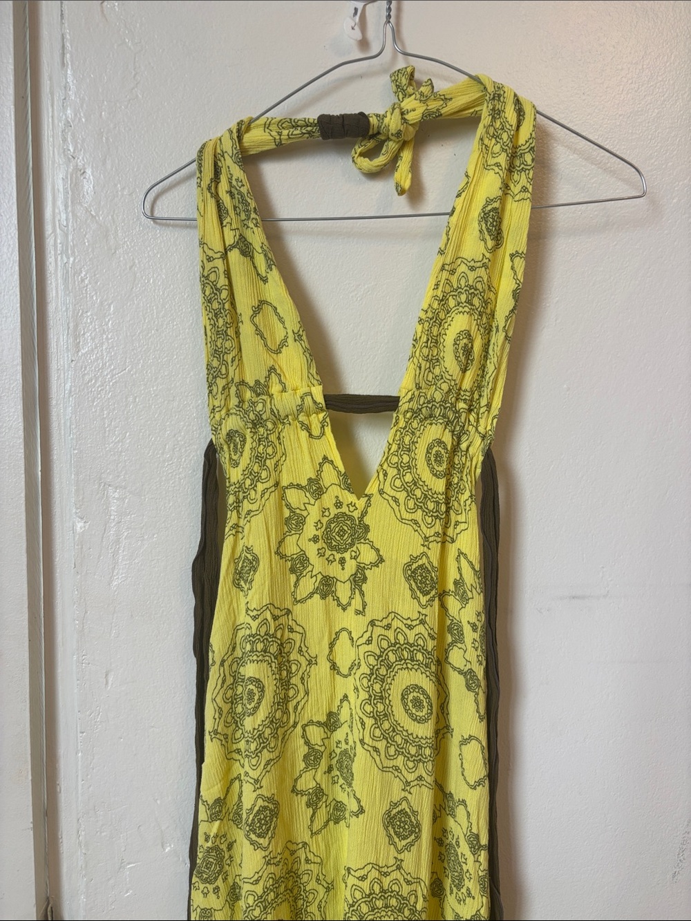 Yellow Floral Print Midi Dress with V-Neck Halter